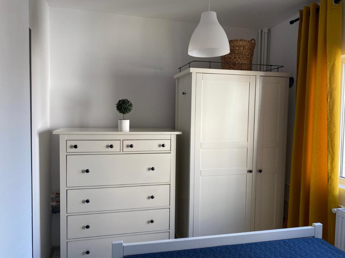 Evan Cozy Flat With Balcony & Parking, 13 September Bukares Bagian luar foto