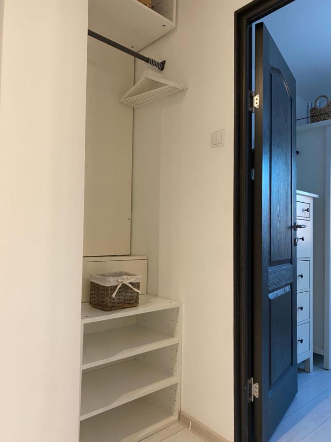 Evan Cozy Flat With Balcony & Parking, 13 September Bukares Bagian luar foto